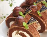 A picture of step 18 of Chocolate Mont Blanc Roll.