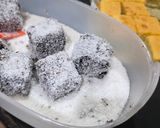 Foto langkah ke 8 dari resep Lamington Cake.