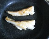 A picture of step 4 of Pan Fried Cod with Leek Sauce.