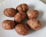 A picture of step 5 of Chestnuts Simmered in Japanese Sake.