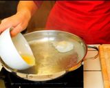 A picture of step 3 of Poached Eggs.