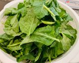 Hình bước làm 1 của món Cải rổ xào thịt xông khói