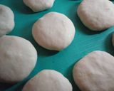 A picture of step 3 of Potatoe puri.