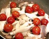 A picture of step 3 of Bacon, King Oyster Mushrooms and Cherry Tomato Stir-fry.
