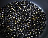 A picture of step 2 of How To Roast Black Soybeans & Make Black Soybean Tea.