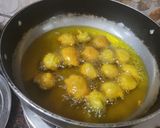 A picture of step 6 of मूंगदाल, बीटरूट कांजी बड़ा.