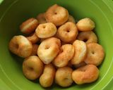 Foto langkah ke 6 dari resep Donat empuk.
