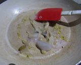A picture of step 3 of Methi matar Malai.