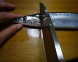 A picture of step 4 of How to Filet a Pacific Saury (Sanma).