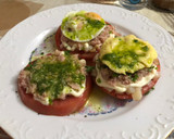 Foto del paso 4 de la receta: Láminas de tomate con espárragos atún mahonesa tortilla en Lékué y huevos de codorniz