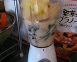 A picture of step 1 of For Dieters:The Rules For Preparing an Easy Green Smoothie.