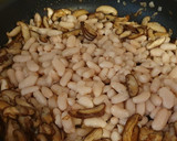 Foto del paso 2 de la receta: Salteado de shiitake con alubias