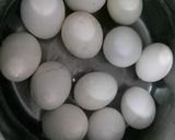 Hình bước làm 1 của món Hột vịt lộn xào me tại nhà