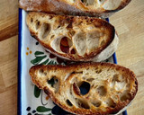 Foto del paso 3 de la receta: Crostini de cerezas con queso