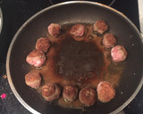 Foto del paso 2 de la receta: Albóndigas con champiñones en salsa de tomate