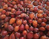Foto del paso 1 de la receta: Mermelada de rosa mosqueta (hecha con bayas deshidratadas) 😋