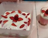 Foto langkah ke 10 dari resep Puding siram strawberry cheese.