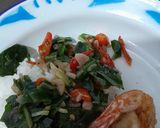 Foto langkah ke 6 dari resep Oseng daun kencur muda.