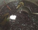 Foto langkah ke 4 dari resep Bubur Ketan Hitam (Metode 5.30.7).