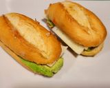 Foto del paso 4 de la receta: Desayuno con aguacate, queso de oveja y frutos secos