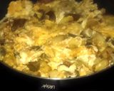 Foto del paso 5 de la receta: Patatas revueltas con huevos, cebolla y pimientos