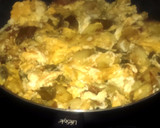Foto del paso 5 de la receta: Patatas revueltas con huevos, cebolla y pimientos
