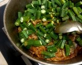 A picture of step 6 of Okra, (bhindi) fried 🥒🥒🧄.