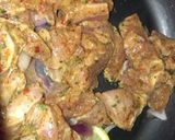 صورة لخطوة 3 من وصفة صدور دجاج بالليمون والفطر والكريمة 🥘