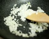 A picture of step 5 of Shrimp Chili with Onions.