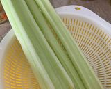 Hình bước làm 1 của món Bạc Hà Xào Tỏi Chay