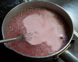 A picture of step 4 of Jiggly Agar Grape Jello.