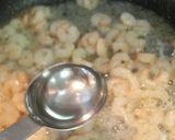 A picture of step 6 of Stir-fried Bean Sprouts and Prawns with Salt and Garlic.