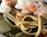 Foto del paso 15 de la receta: 🍁 Tallarines al estilo chino con gambas al ajillo 🧄