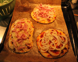 Foto del paso 8 de la receta: Pizzettas y demases de lunes nublao
