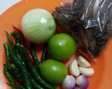 Foto langkah ke 1 dari resep Cumi kering tawar, cabe bawang.