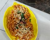 A picture of step 4 of Veg aata maggi bhel.
