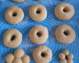 Foto langkah ke 4 dari resep 25).Donat Labu Kuning Tanpa Telur Tanpa Mixer.