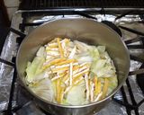A picture of step 5 of Cabbage Cooked in Consommé Dashi Stock.