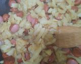 Foto del paso 4 de la receta: Revuelto de salchipapa