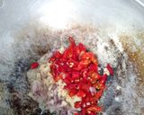 A picture of step 1 of Tumis tauge.