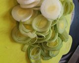 Póréhagymás Fokhagymakrémleves recept fázis 2 fotója