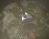 Foto langkah ke 4 dari resep Sayur Bening Mie Bayam.