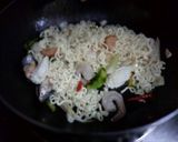 A picture of step 7 of Tom Yum Ramen.