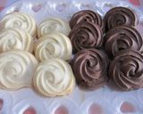 A picture of step 8 of Quick, Easy, Delicious Spritz Cookies.