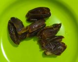 Foto langkah ke 1 dari resep Es Susu Kurma.