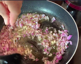 Foto del paso 2 de la receta: Chuleta de cerdo, salsa de mostaza y encurtidos