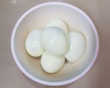 A picture of step 1 of Egg pakoda.