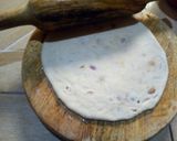 A picture of step 4 of Indian Aloo paratha.
