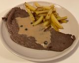 Foto del paso 6 de la receta: Filetes de ternera bávara en salsa a la pimienta con patatas