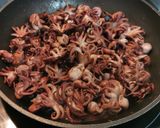 Foto del paso 2 de la receta: Pulpitos encebollados al Pimentón